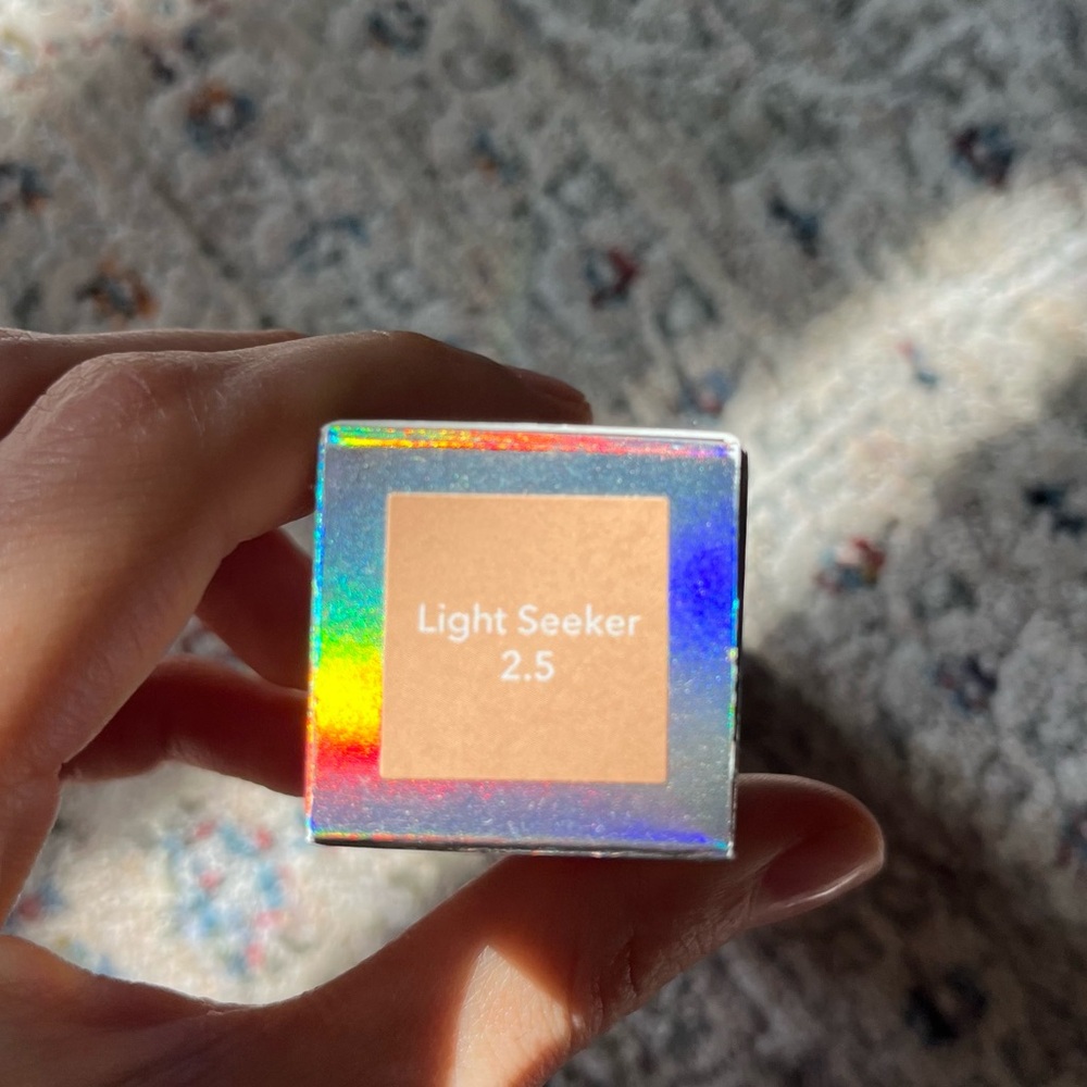 Becca Light Shifter Dewing Tint : 2.5 Light Seeker